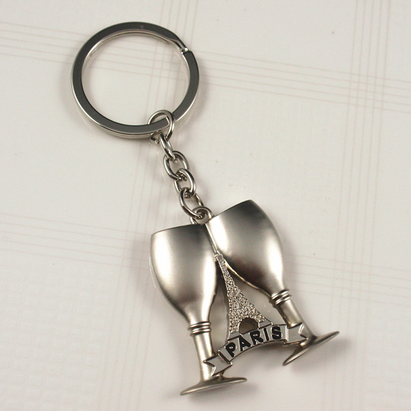 Souvenirs- Metal keychain with Paris logo