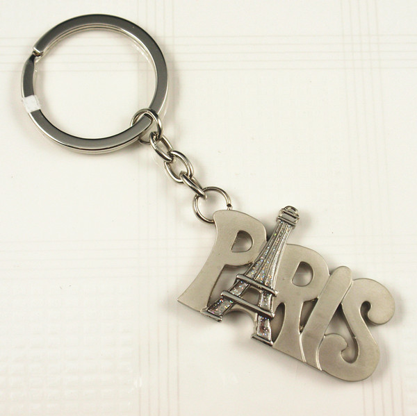 Souvenirs- Metal key holderwith Paris logo