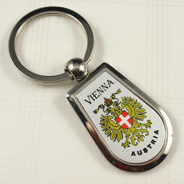Souvenirs- Metal keyrings with Austria logo