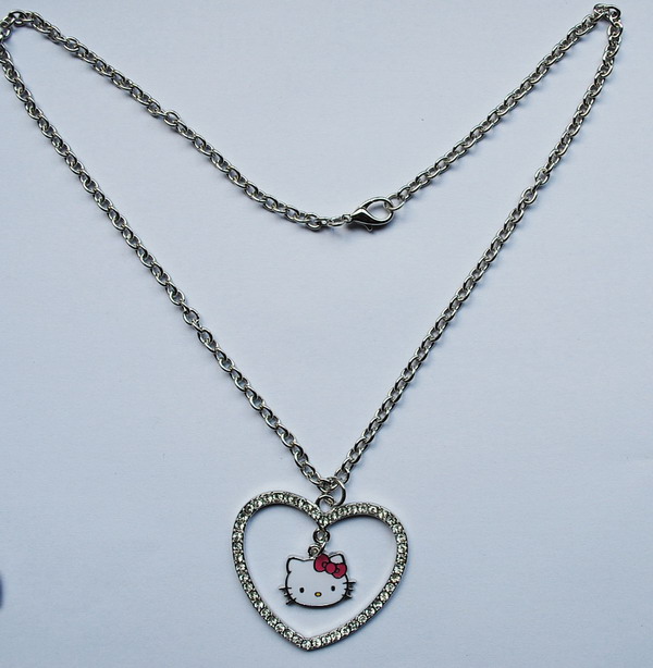 Hello kitty heart shaped rhinestones necklace